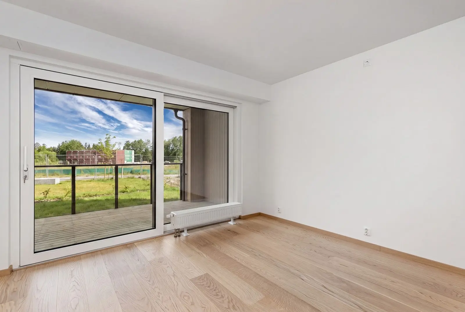 Leiligheten har oppvarming med vannbåren varme via radiatorer, samt balansert ventilasjon med varmegjenvinning. En meget energieffektiv boli