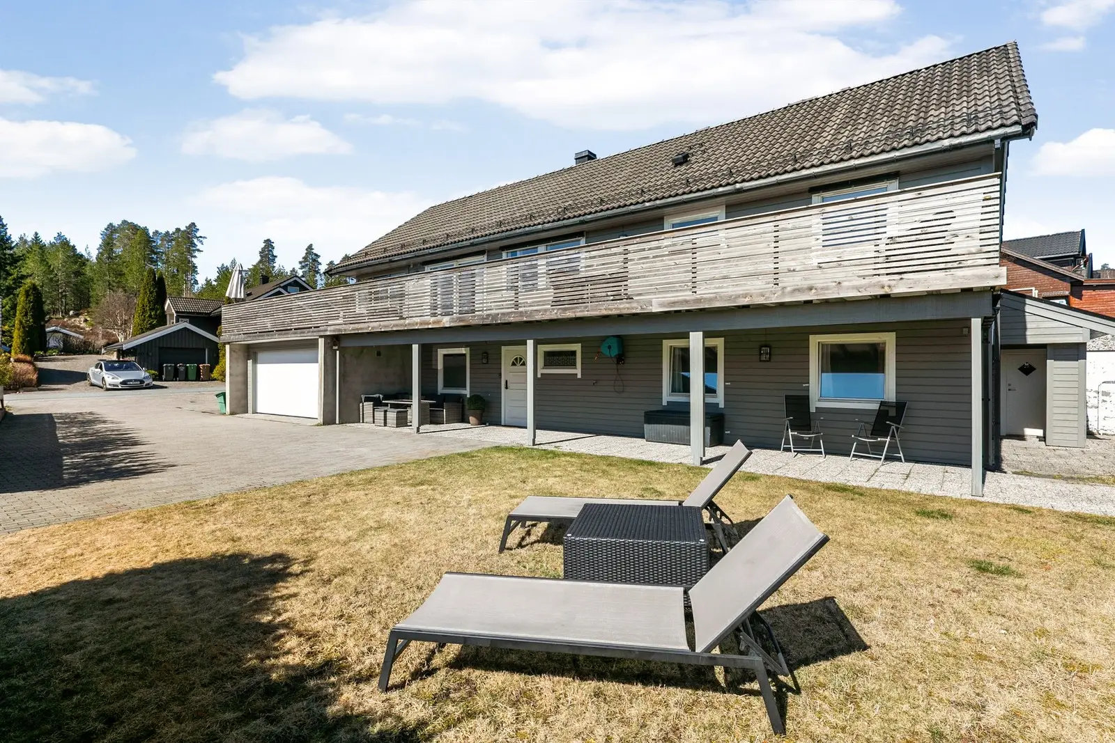 Boligen byr på gode plassforhold og fleksible løsninger.