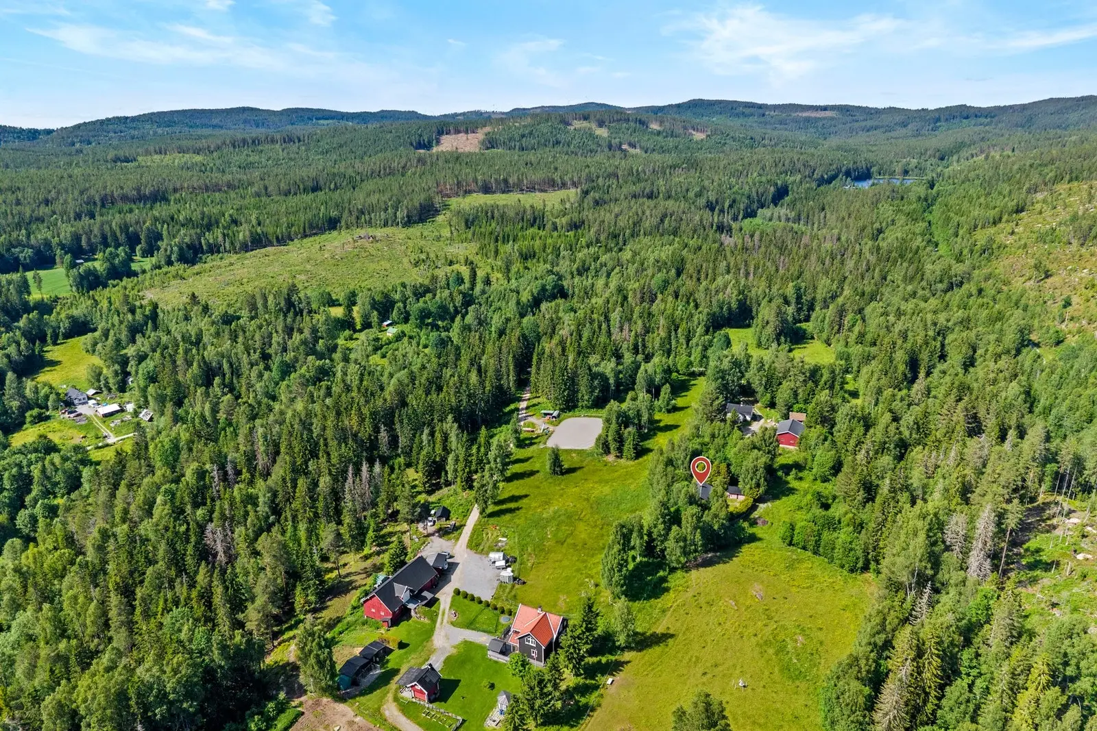 Her kan du nyte rolige dager på terrassen, fyre i peisovnen etter en skitur og samtidig ha Oslo kun ca. 50 minutters kjøretur unna.