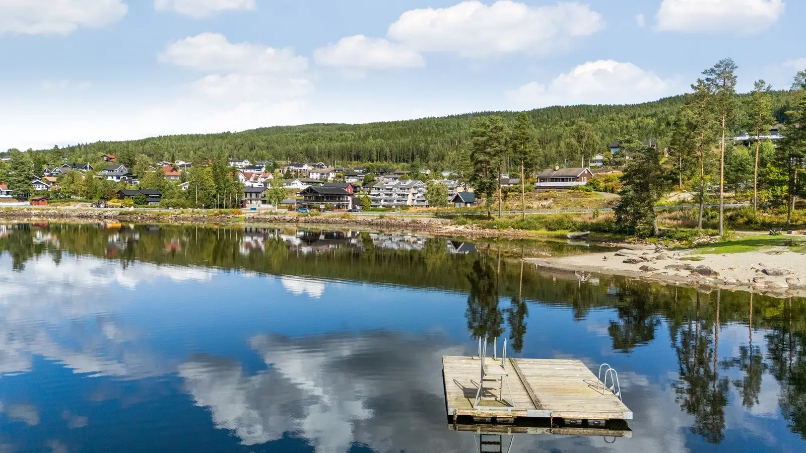 Området byr på svært flotte turmuligheter med bl.a. Harestuvatnet, kun et steinkast unna.