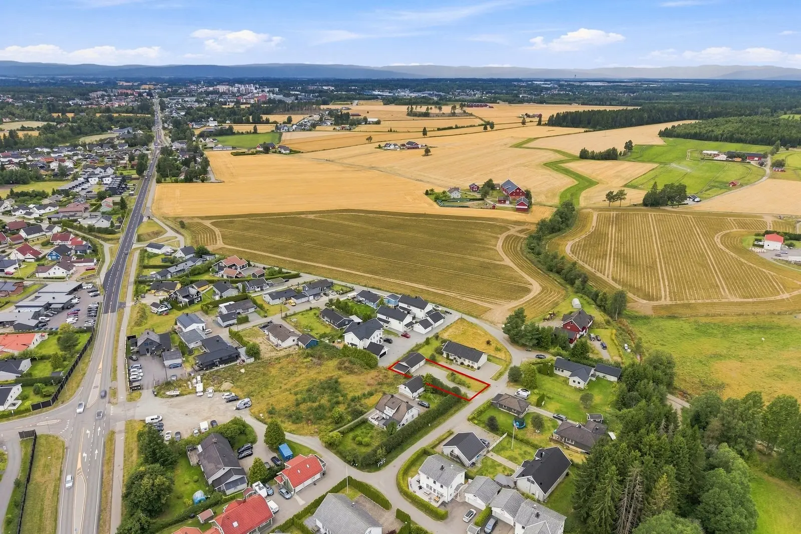 Alt i alt byr Meiserudvegen på en attraktiv beliggenhet med en god kombinasjon av rolige omgivelser og nærhet til bymessige fasiliteter.