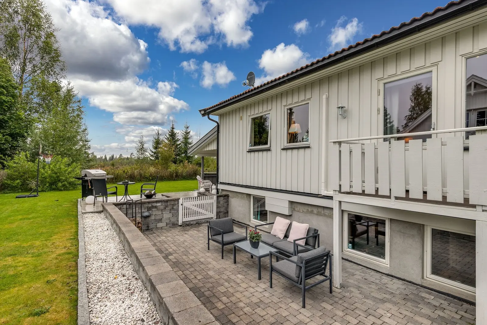 Området passer særlig godt for barnefamilier, etablerere og husdyreiere, med rolige omgivelser.