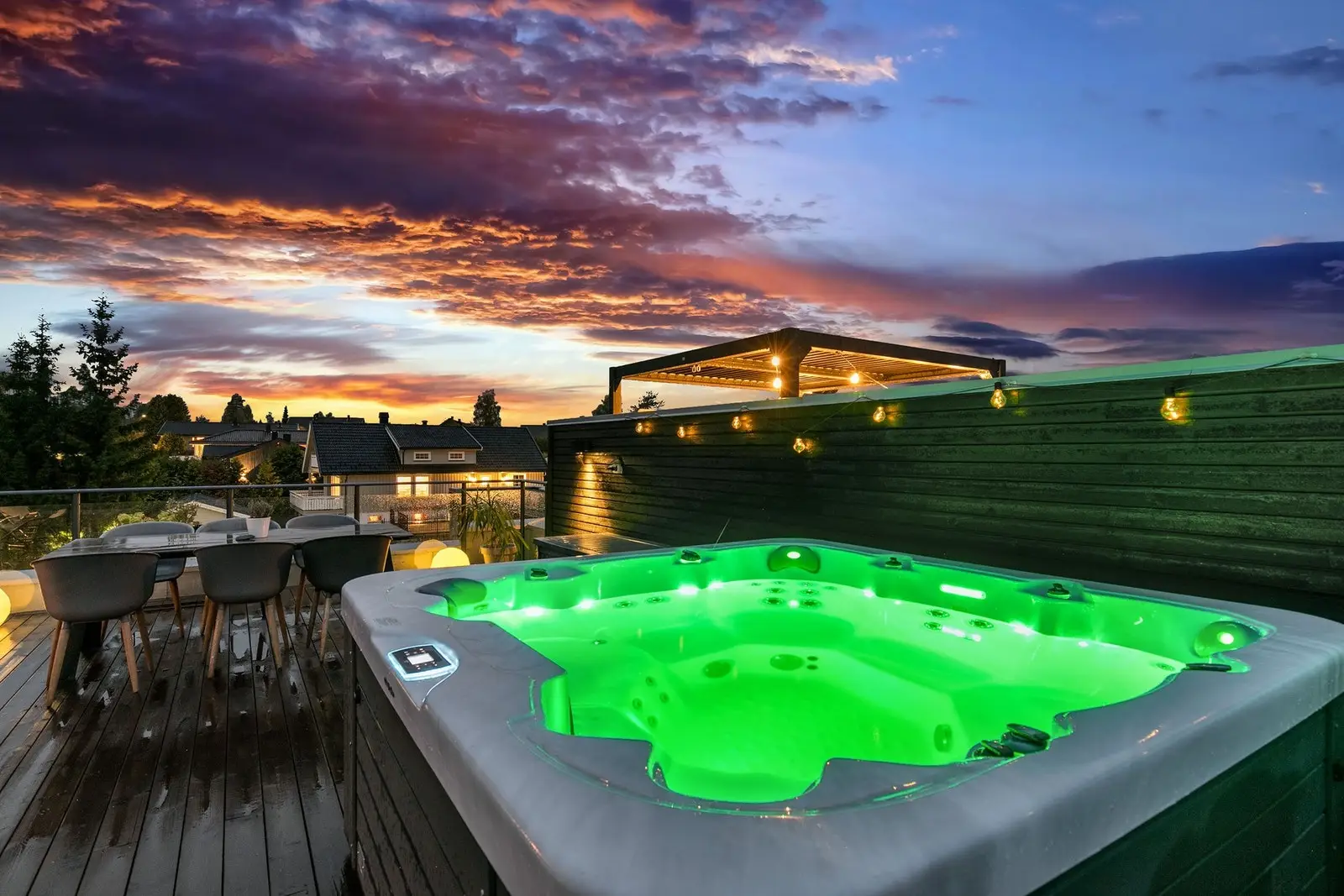 Fantastisk takterrasse på ca. 59 kvm med flott utsikt og jacuzzi