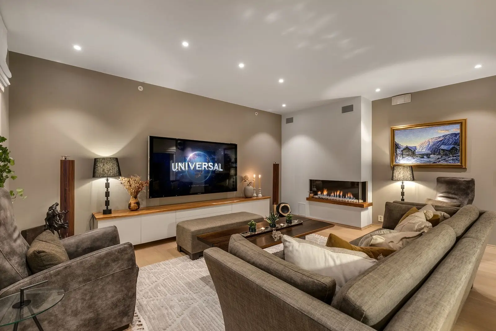 Bang & Olufsen BeoVision Avant-75 NG og BeoLab 18-høyttalere inngår i lyd- og bildeløsningen til kr 226 000,-.