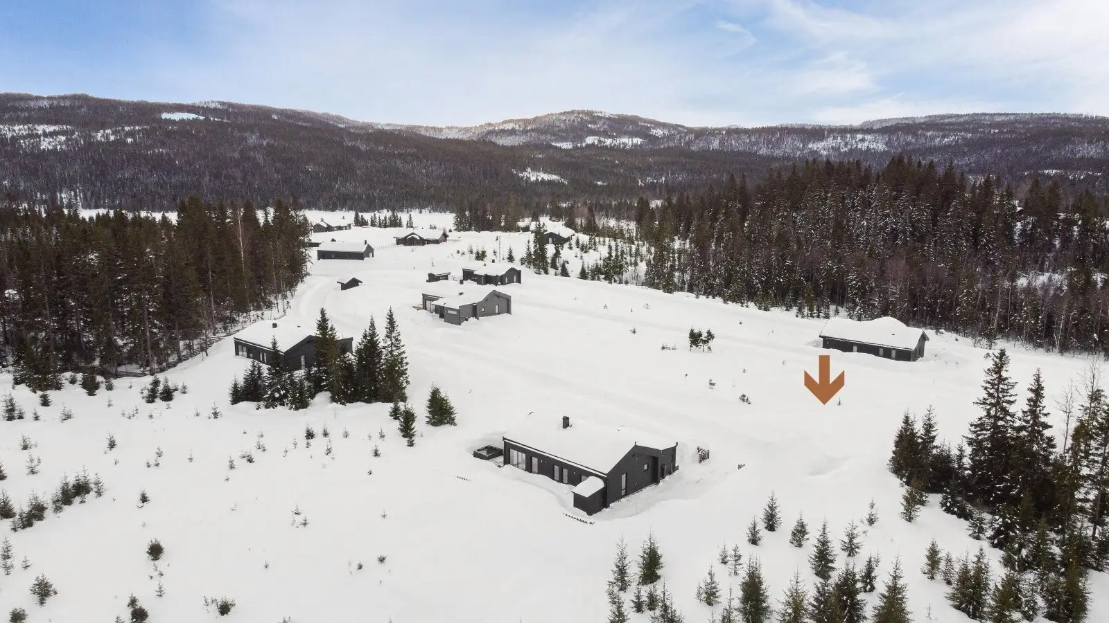 Løypenettet til Nordmarka Nord går like utenfor hytteveggen og byr på et stort utvalg maskin- og scooterpreparerte løyper i et variert terre