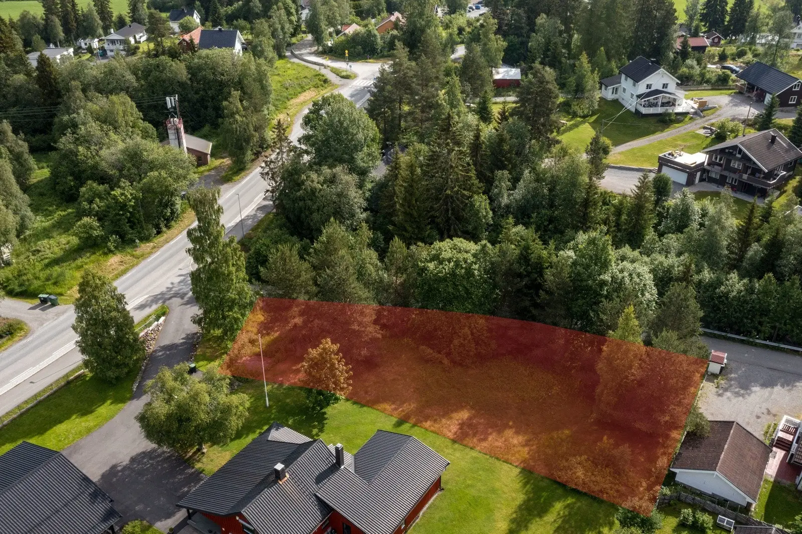 Solrik boligtomt regulert til boligformål (enebolig) med BYA = 25%