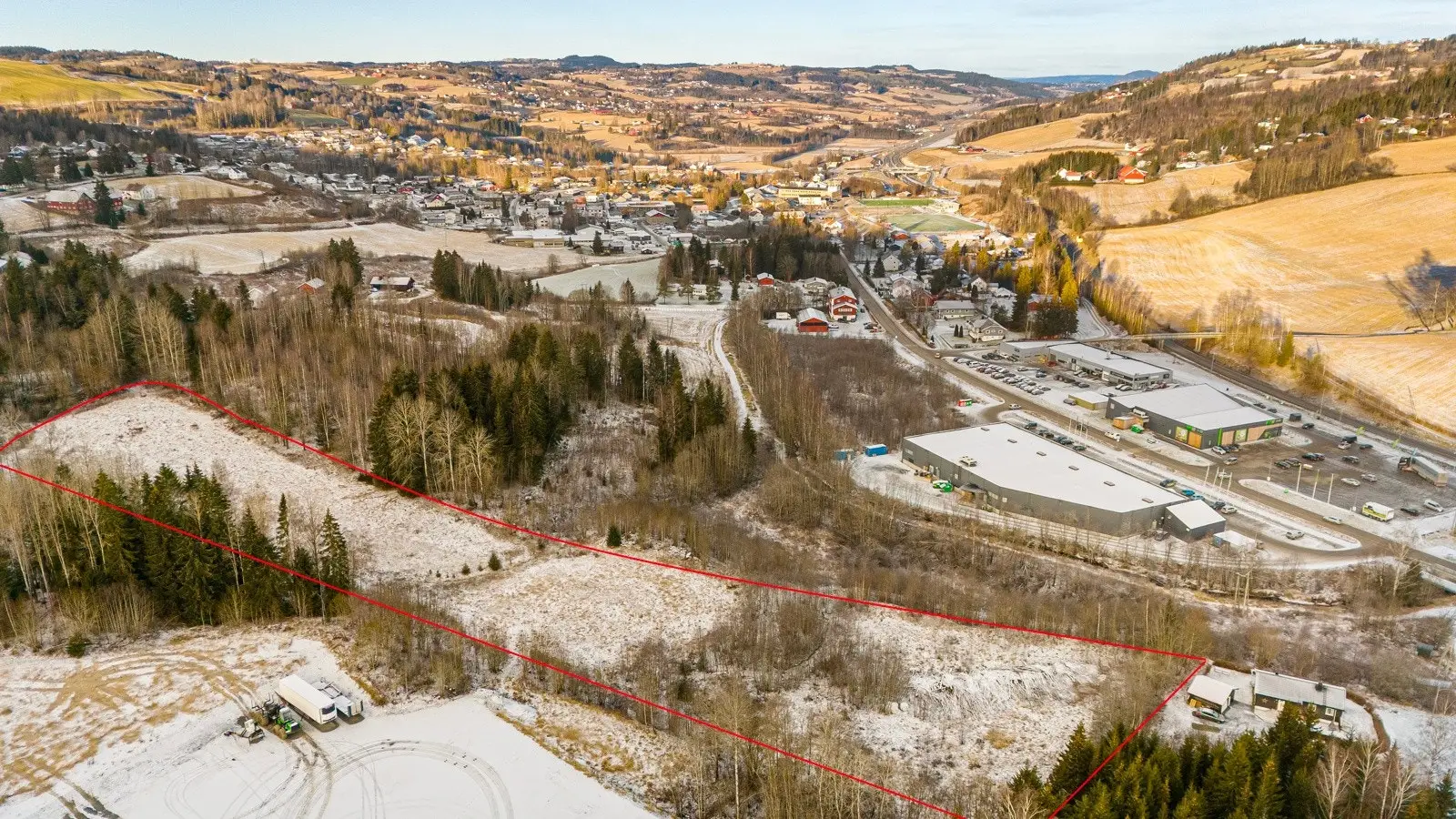 Fra området er fin utsikt med delvis gode lys- og solforhold.