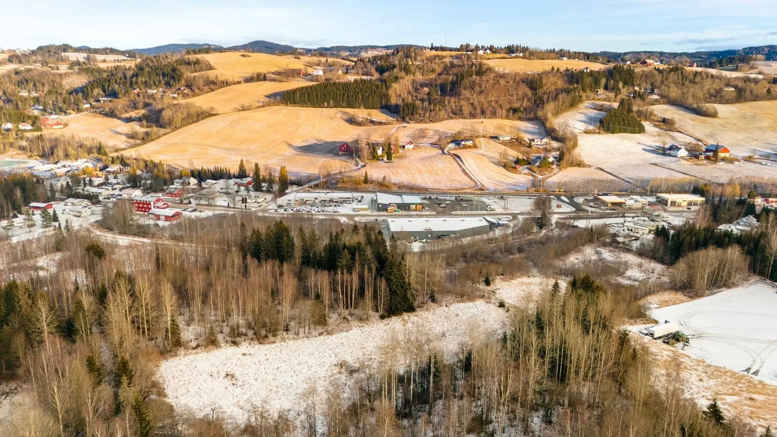Det er fine turmuligheter i nærområdet sommer som vinter, samt kort avstand til Nordmarka.