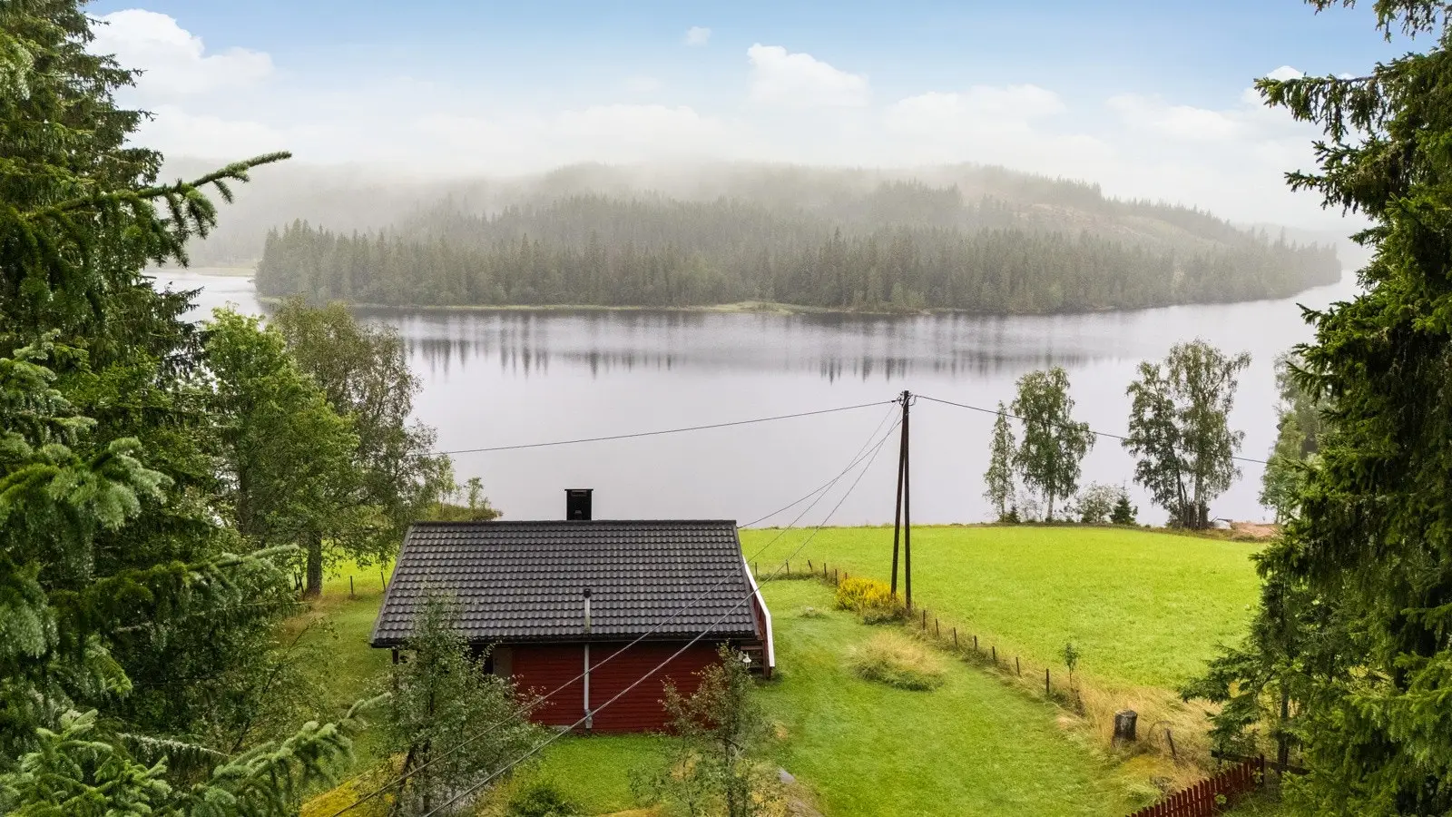 Fritidseiendommen ligger i et etablert og naturskjønt område på populære Mylla, selve indrefileten i Nordmarka.