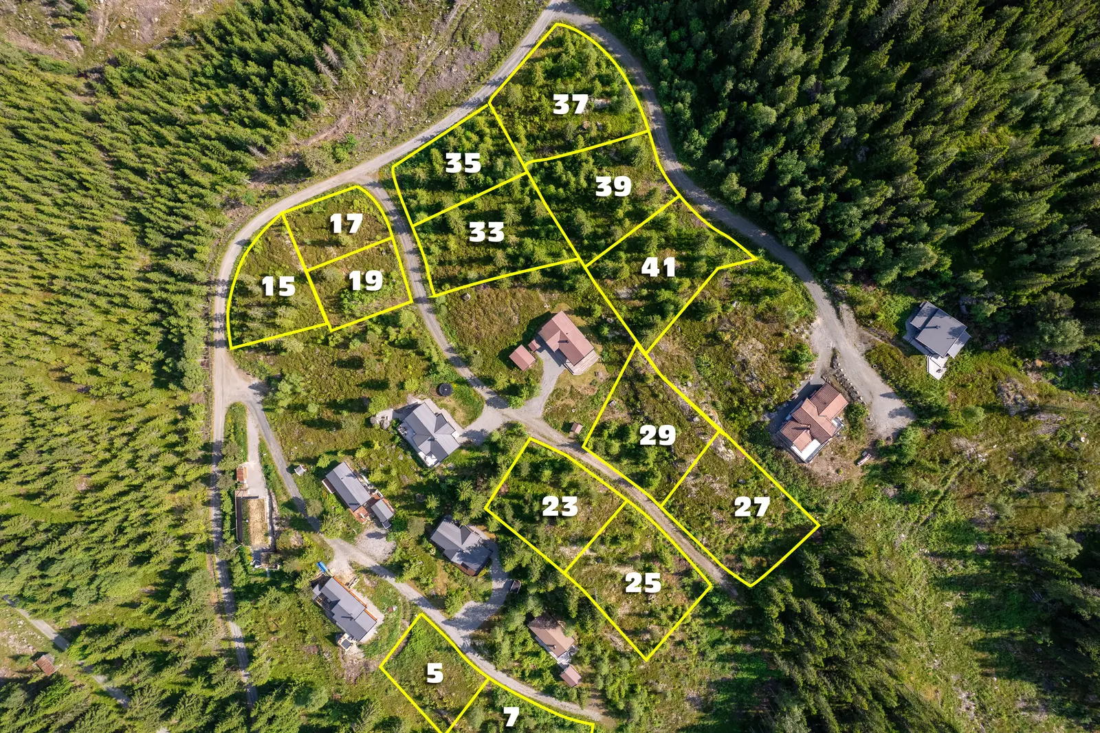 Kan utbygges med 25% BYA, og inntil 4 bygninger pr tomt