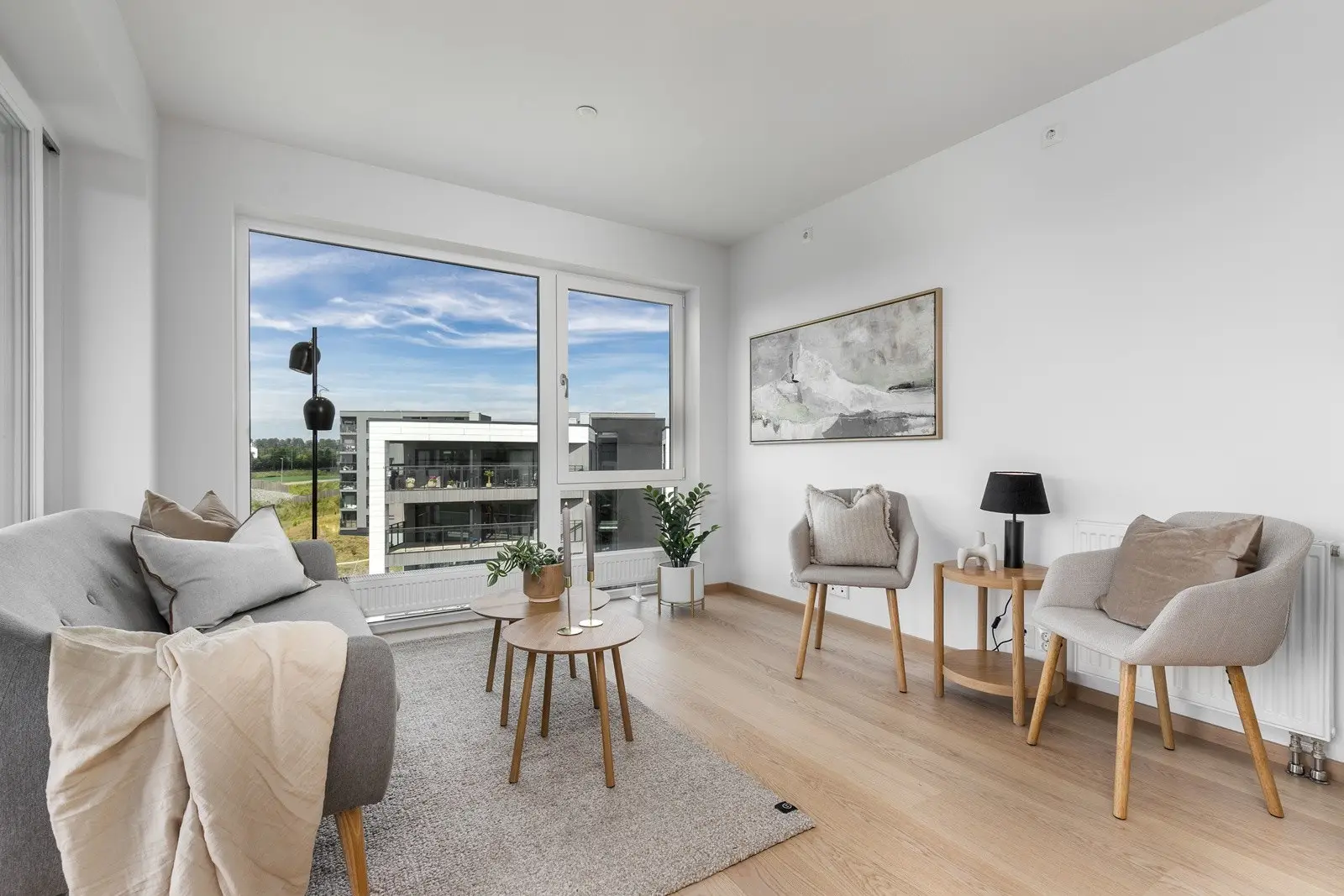 Oppvarming med vannbåren varme via radiatorer, samt balansert ventilasjon med varmegjenvinning - en meget energieffektiv leilighet! Bilde fr