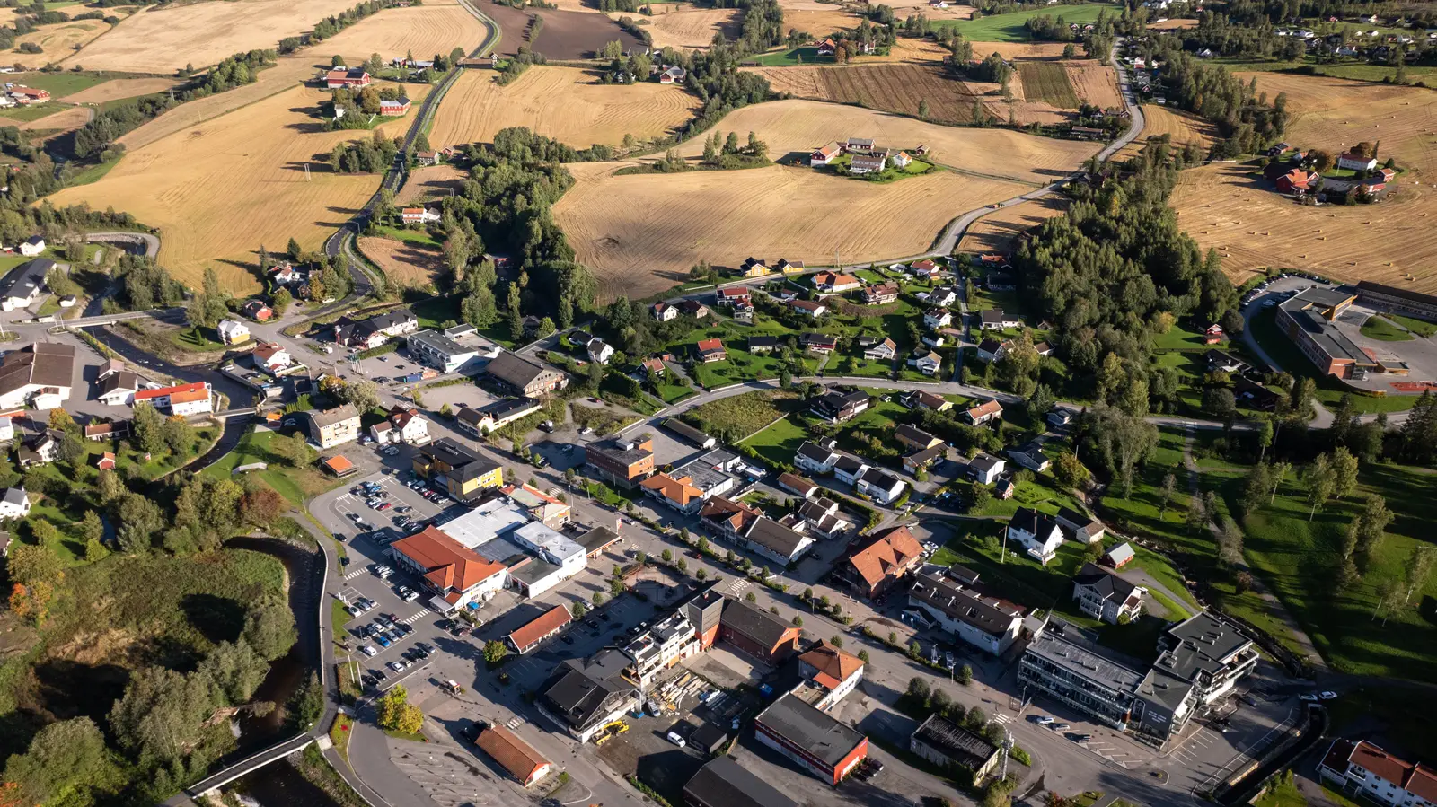 Området er lett tilgjengelig, og byr på trygge gangveier, grønne nærområder og nærhet til flotte turområder i skog og mark.