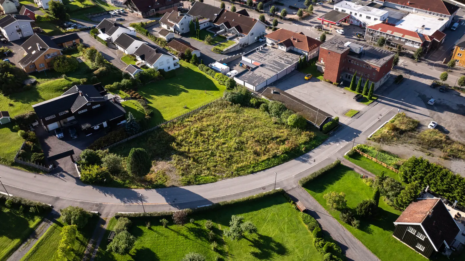 Dronebilde over eiendommen.
