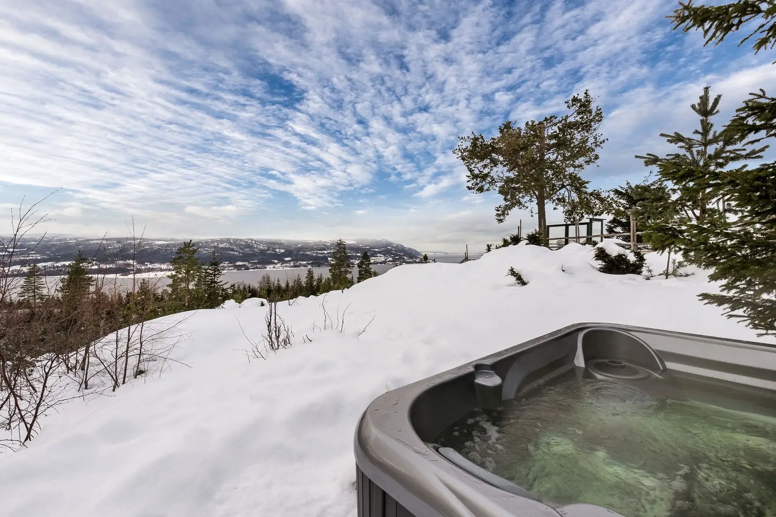 Her får du fantastiske solforhold og panoramautsikt over Mjøsa!